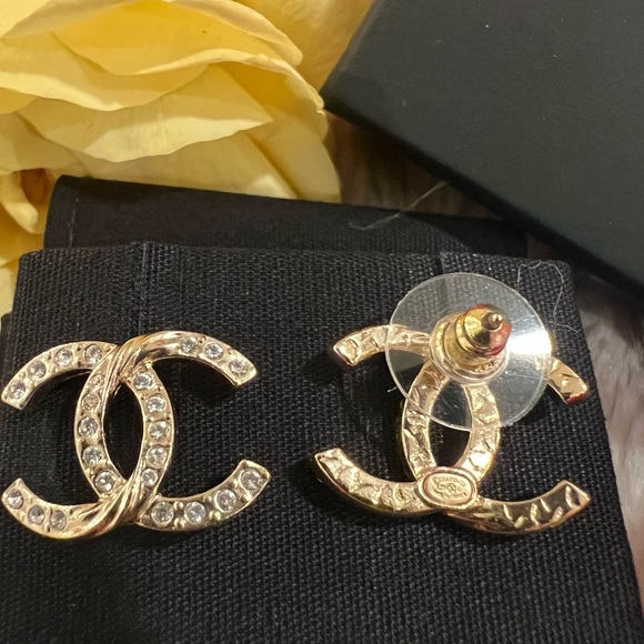 NWOT AUTH 2023 Chanel CC stud Earrings - Picture 8 of 8